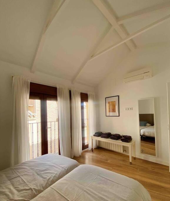 Atico En Toledo Con Terraza Apartman Kültér fotó